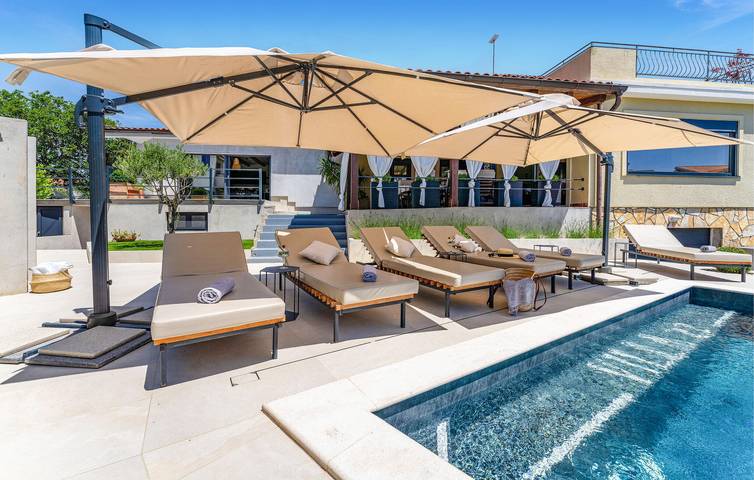 Location de vacances pour 10 personnes, avec piscine ainsi que sauna et terrasse à Biograd na Moru - 3