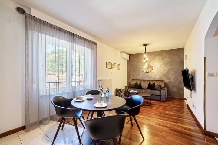 Ferienwohnung für 4 Personen, mit Balkon in Meran