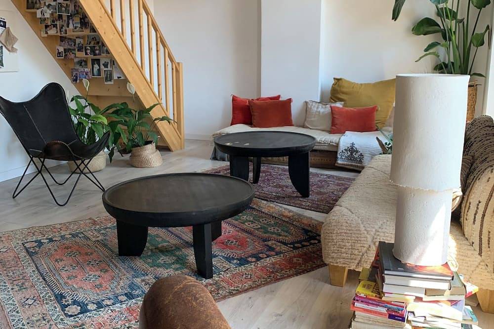 Entire apartment, Charming loft in the city center between Aix-en-Provence and Marseille, near the beaches in Gardanne, Mediterranean Coast (France)