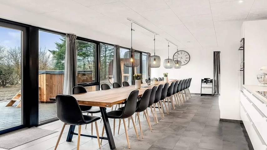 Ferienhaus für 25 Personen, mit Garten und Sauna sowie Whirlpool