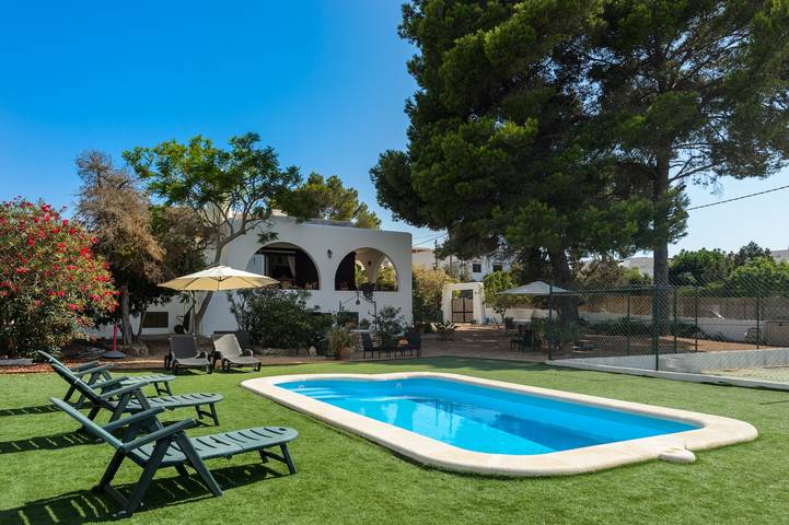 Ruim Vakantiehuis "Ca Nostra Ibiza" met Zwembad, Tuin en Terras in Port d'es Torrent, Sant Josep de sa Talaia