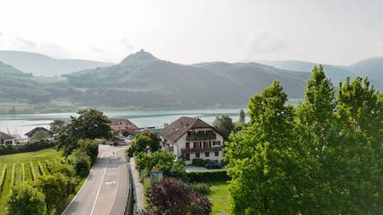 Ferienwohnung für 2 Personen, mit Balkon und Seeblick am Kalterer See