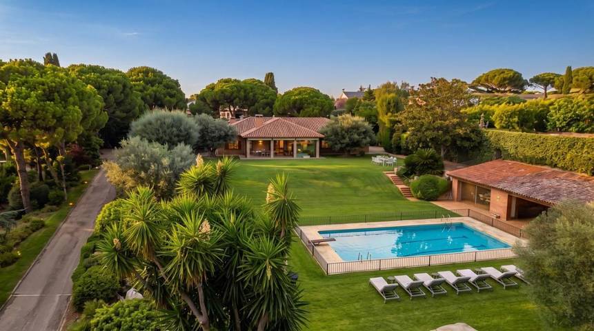 Chalet para 13 personas, con terraza además de vistas y piscina - 1