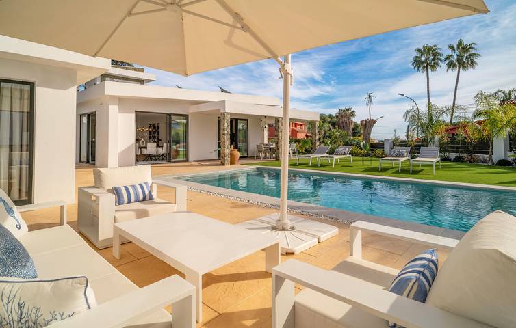 Ferienhaus für 14 Personen, mit Terrasse und Whirlpool sowie Garten und Pool in Benalmádena