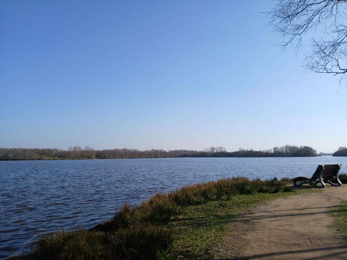 Ganze Wohnung, One-Bedroom Apartment with Lake View in Strand am Timmeler Meer, Großefehn