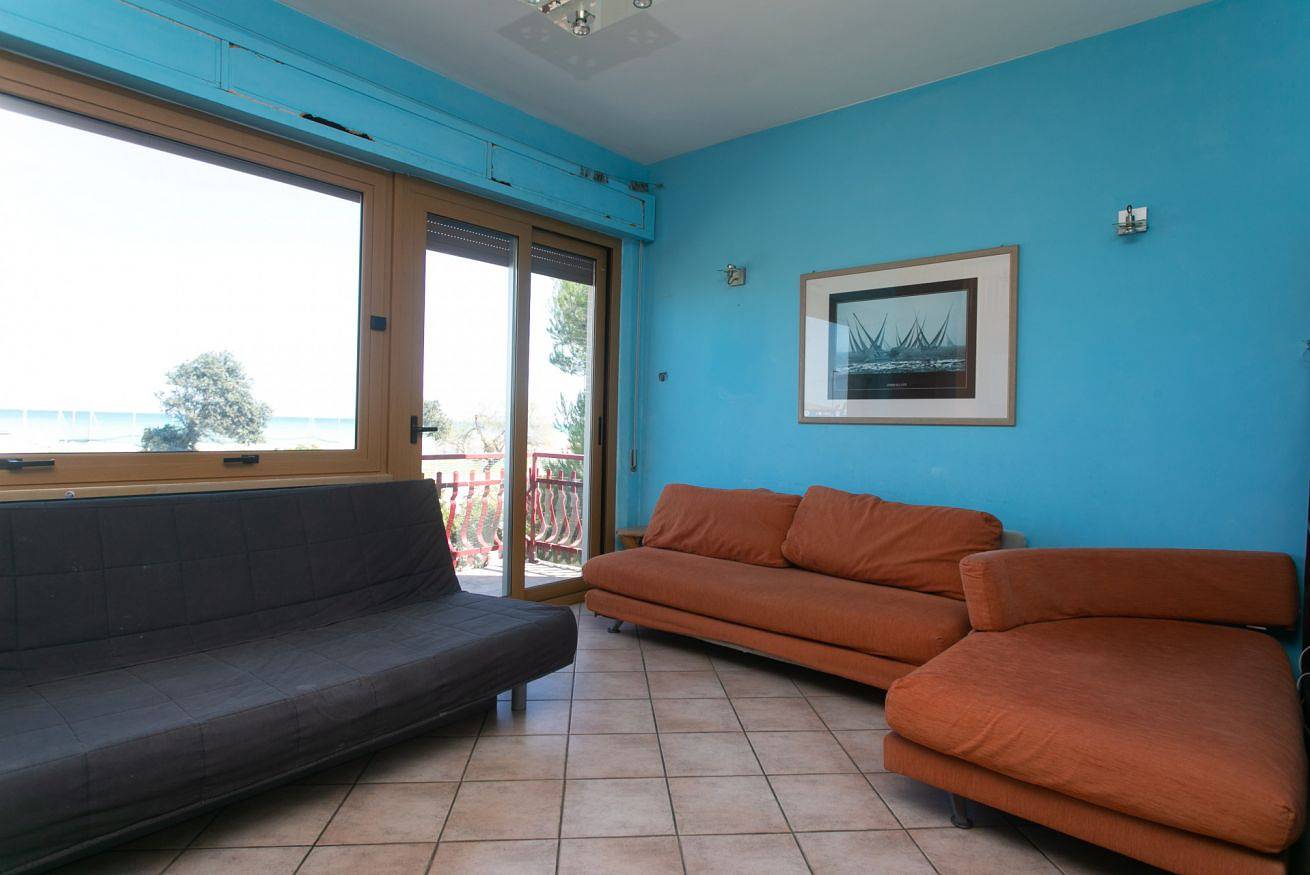 Ganze Wohnung, M024 - Marcelli, three-room apartment with terrace facing the sea  in Marcelli, Riviera del Conero