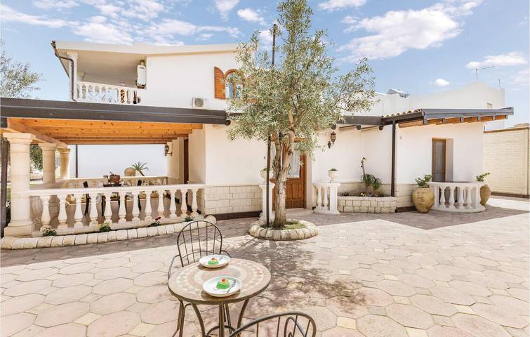 Casa vacanza per 5 persone, con Terrazza e Giardino a Marzamemi