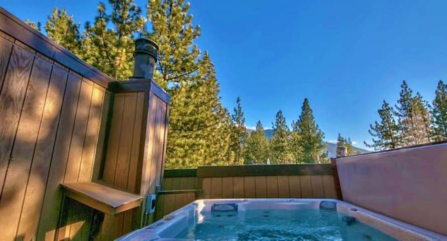 Vacation house for 8 people, with balcony and pool as well as sauna and hot tub in Nevada