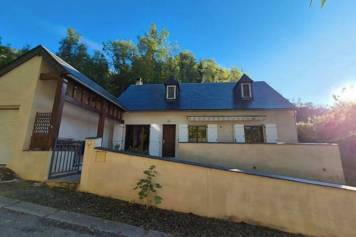 Location de vacances pour 8 personnes, avec Terrasse et Jardin à Cadéac