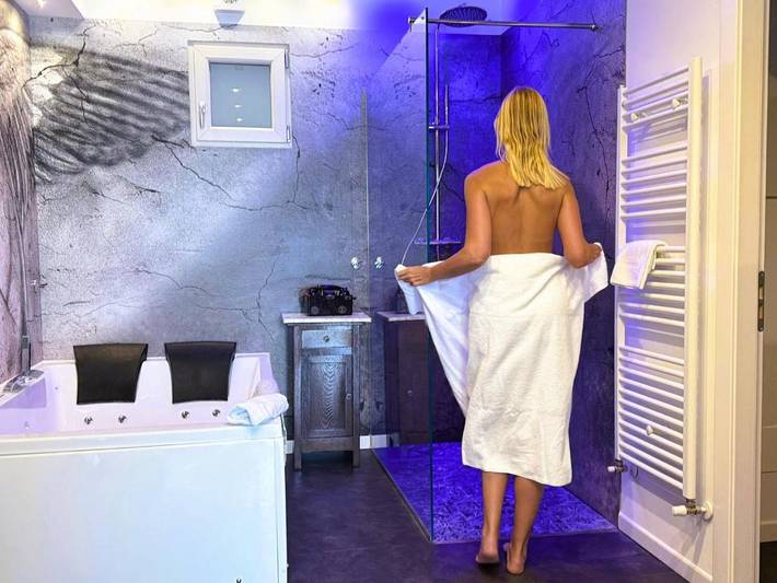 Location de vacances pour 2 personnes, avec piscine et vue sur le lac ainsi que vue et jardin à Garde - 3