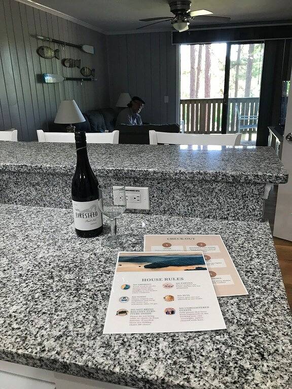 Ganze Wohnung, Keowee Key ~ Cozy Condo ~ Golf Course View - Amenities in Lake Keowee