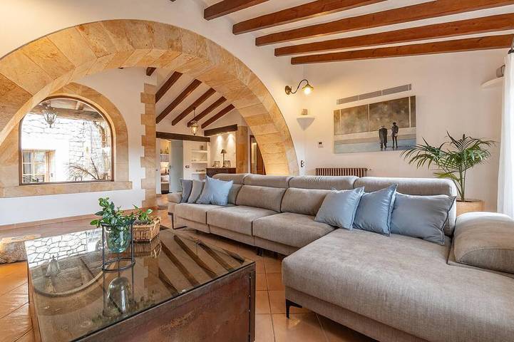 Stunning home in Consell with private swimming pool, can be inside or outside in Consell, Majorca Center