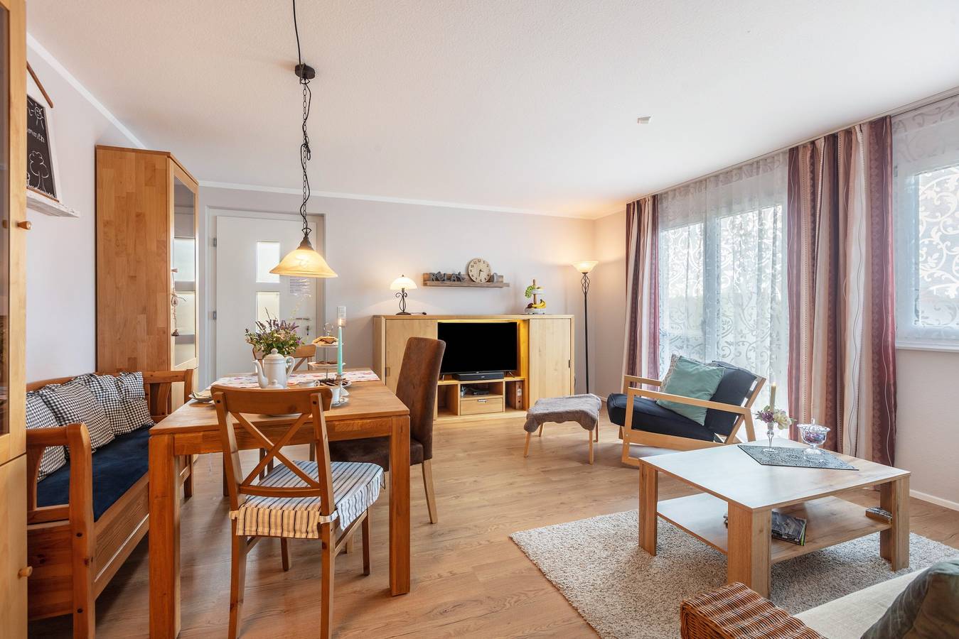Ganze Wohnung, Ferienwohnung 'Wolke 7' mit Bergblick, privater Terrasse und Wlan in Görwihl, Südschwarzwald