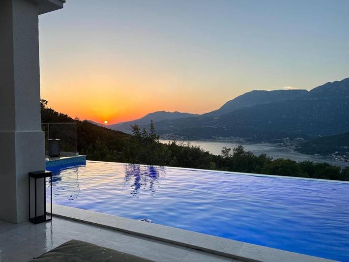 Willa dla 6 osób, z ogród i basen oraz widok w Czarnogóra