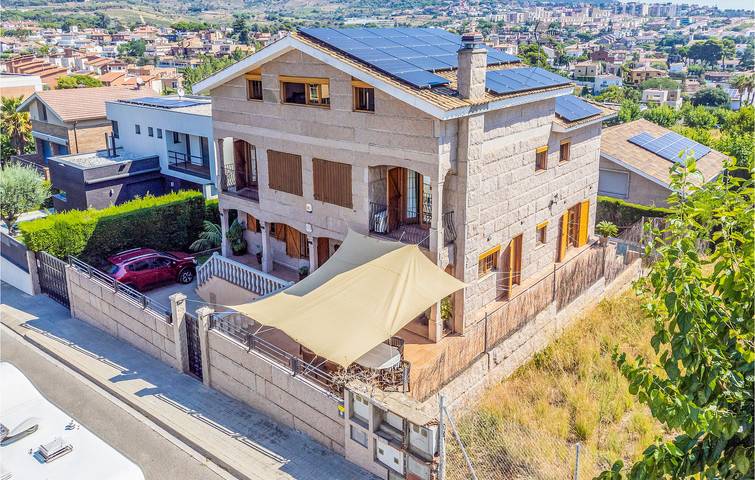 Location de vacances pour 15 personnes, avec piscine ainsi que terrasse et jardin, animaux acceptés à Santa Susanna - 2