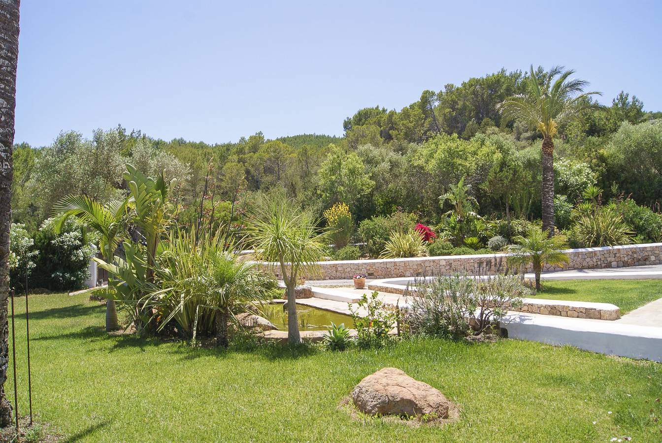 Villa 'Xumeu Den March' with Mountain View, Wi-Fi and Air Conditioning in Santa Eulària des Riu, East Ibiza