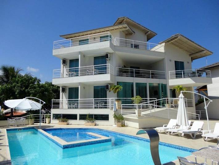 Pousadas para 2 pessoas, com piscina e jardim em Camboinhas
