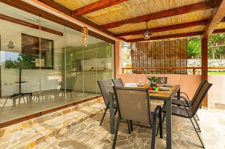 Vacation rental for 4 people, with yard in Simius