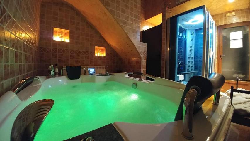 Casa rural para 12 personas, con jacuzzi además de piscina y jardín, Familias con niños en Provincia de Albacete - 3