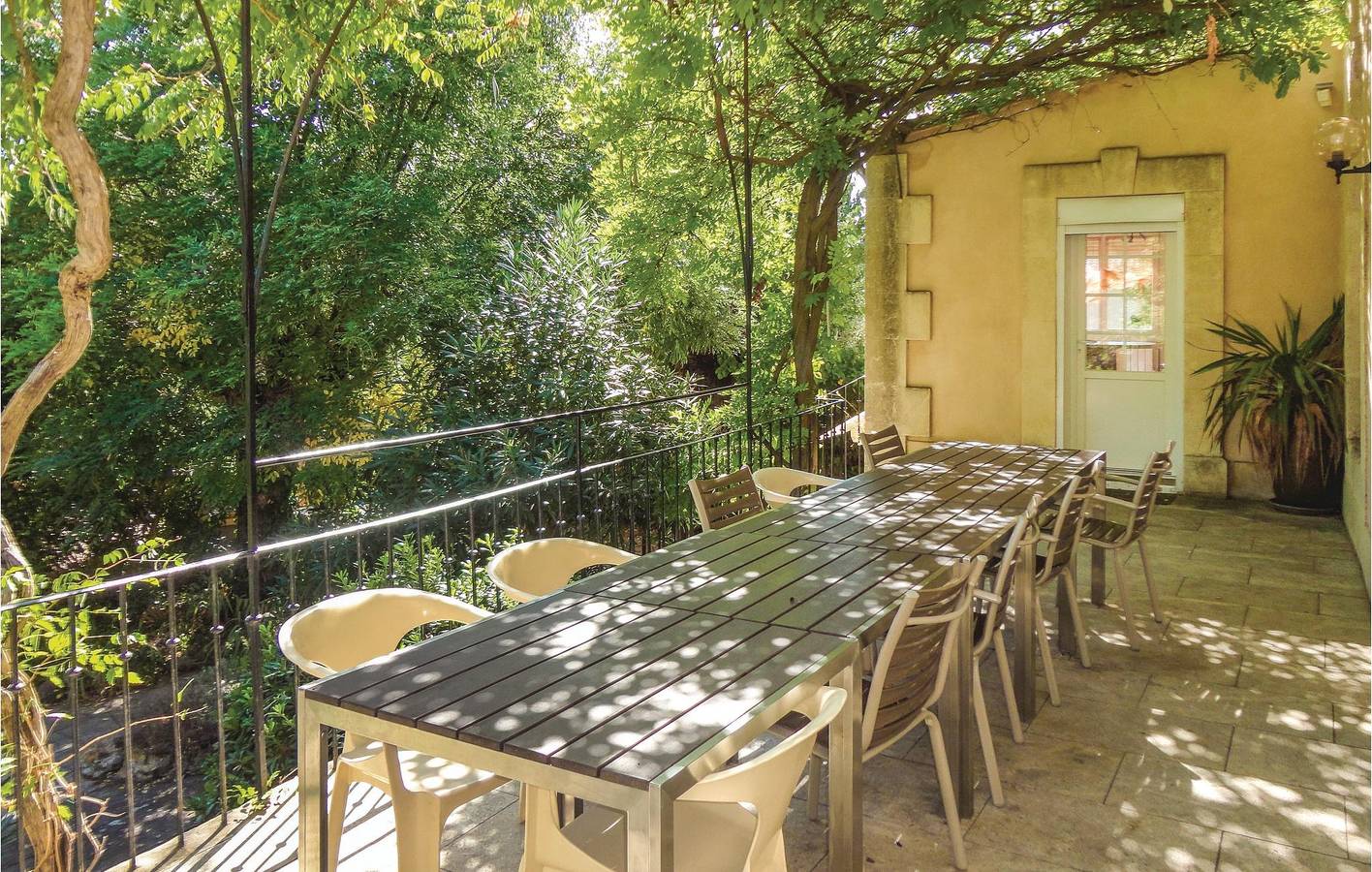 Aumes Apartment: Pool, Parking, & City Center Nearby in Montagnac, Côte d'Améthyste