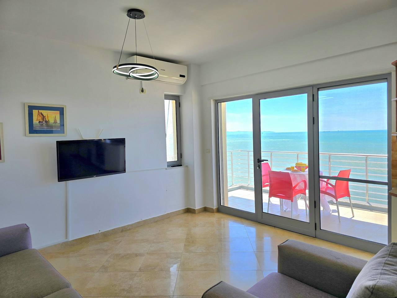 Geheel appartement, Vakantieappartement voor 3 personen met balkon in Durrës (stad), Albanië