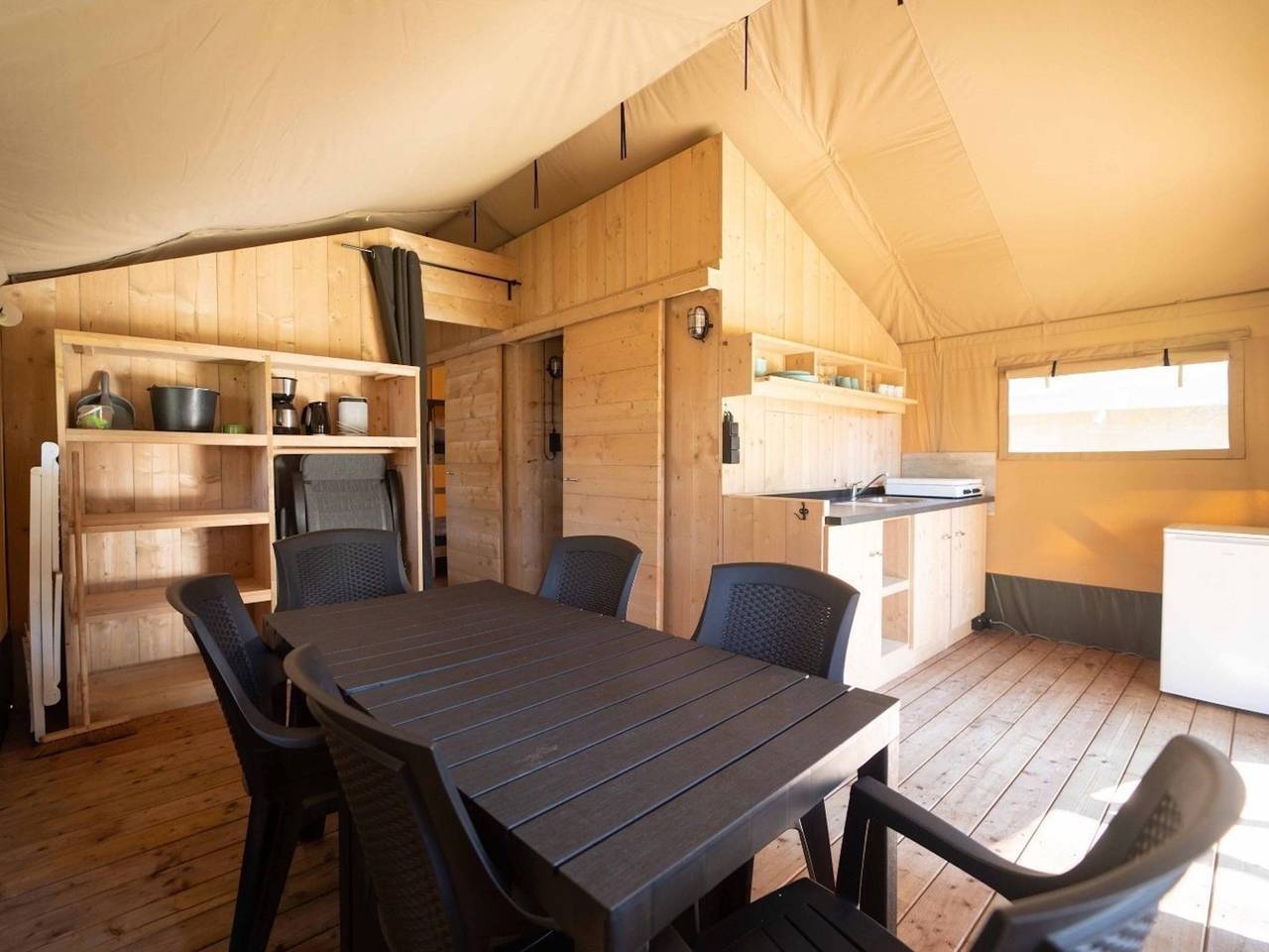 Glamping auf diesem Campingplatz mit pool in Nordbrabant
