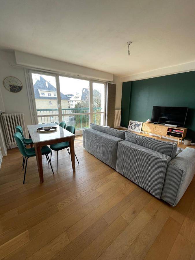 Appartement de vacances entier, Chambre privée chez l'habitant avec accès à des espaces partagés in Caen, Région de Caen