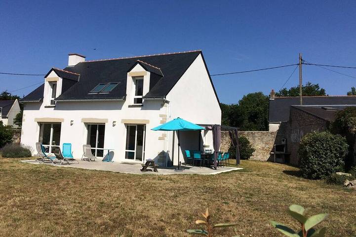 Location de vacances pour 10 personnes, avec terrasse et jardin dans Lerat