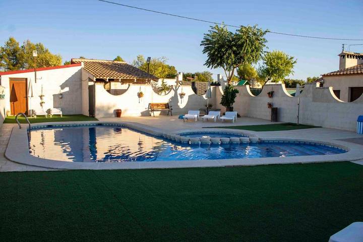 Casa rural para 5 personas, con piscina para niños y jardín además de piscina y jacuzzi, Se admiten mascotas en Provincia de Albacete - 3