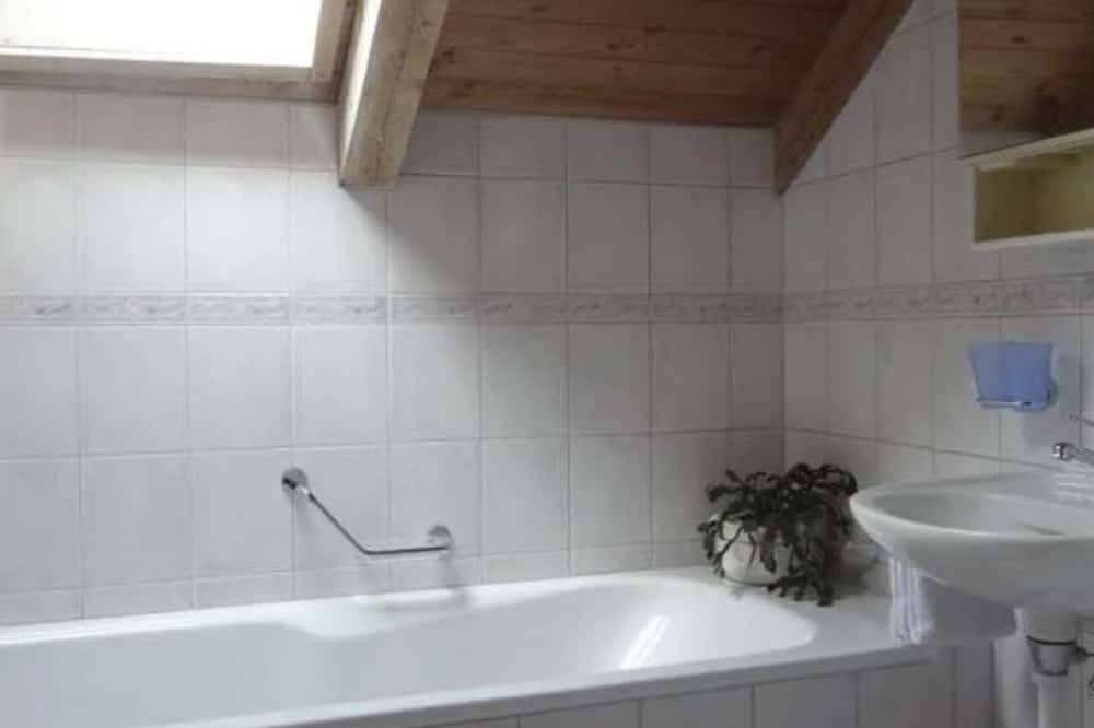 Ganze Wohnung, Chasa Clavuot, (Zernez) in Zernez, Unterengadin