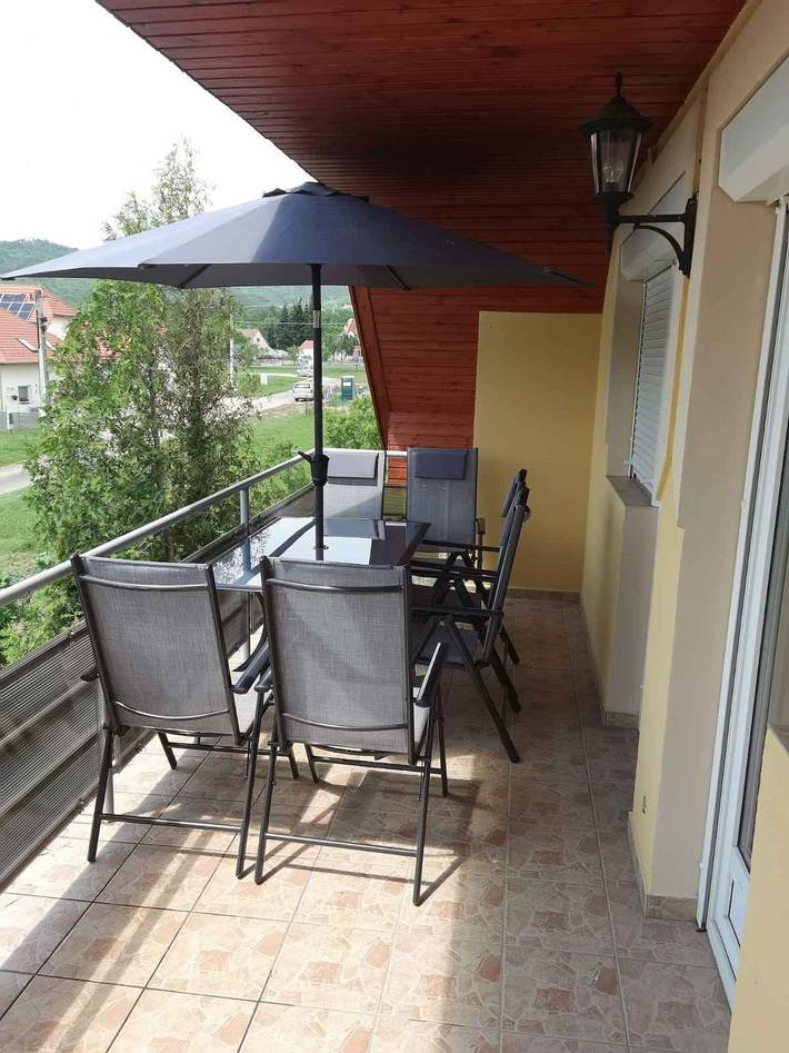 Ganze Ferienwohnung, Ferienwohnung mit Garten und Kinderschaukel in Balatongyörök, Balaton Hochland Nationalpark