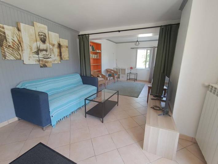 Location de vacances pour 12 personnes, avec vue ainsi que jardin et piscine, animaux acceptés à Saint-Simon-de-Bordes - 2