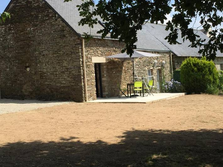 Location de vacances pour 2 personnes, avec vue et jardin à Plumelec