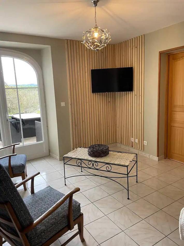 Gîte pour 5 personnes, avec Terrasse ainsi que Jardin et Vue à Onoz (Jura)