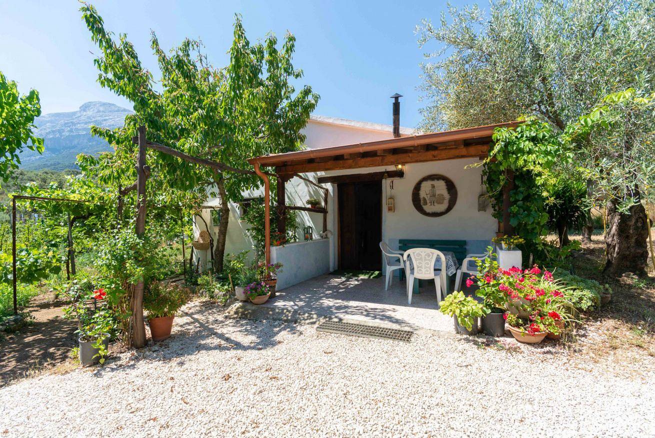 Appartement entier, Villa L'Oliveto dans la nature in Oliena, Barbagia