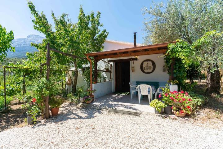Appartamento per 3 persone, con Giardino a Oliena