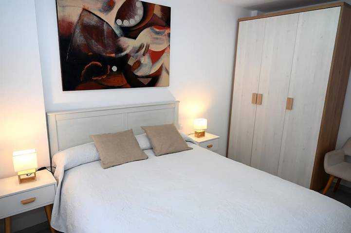 Appartement entier, Offre 4 Pièces, Climatisation, Wi-Fi Gratuit, Spacieuse, Trés Confortable, Mêtro in Badalona, Barcelonès