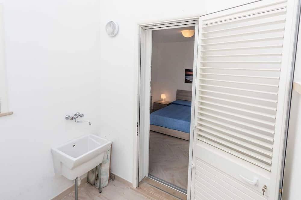 Acogedor apartamento en villa para 4 personas con A/C, Tv, patio y aparcamiento in Marina di Pescoluse, Pescoluse