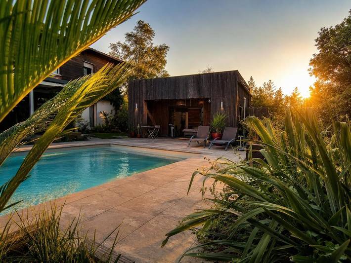 Villa pour 8 personnes, avec terrasse ainsi que jardin et piscine, animaux acceptés