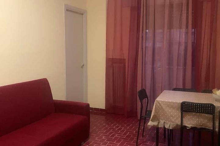 Ganze Wohnung, Touristic apartment near the station and beach in Santa Marinella, Rom Provinz