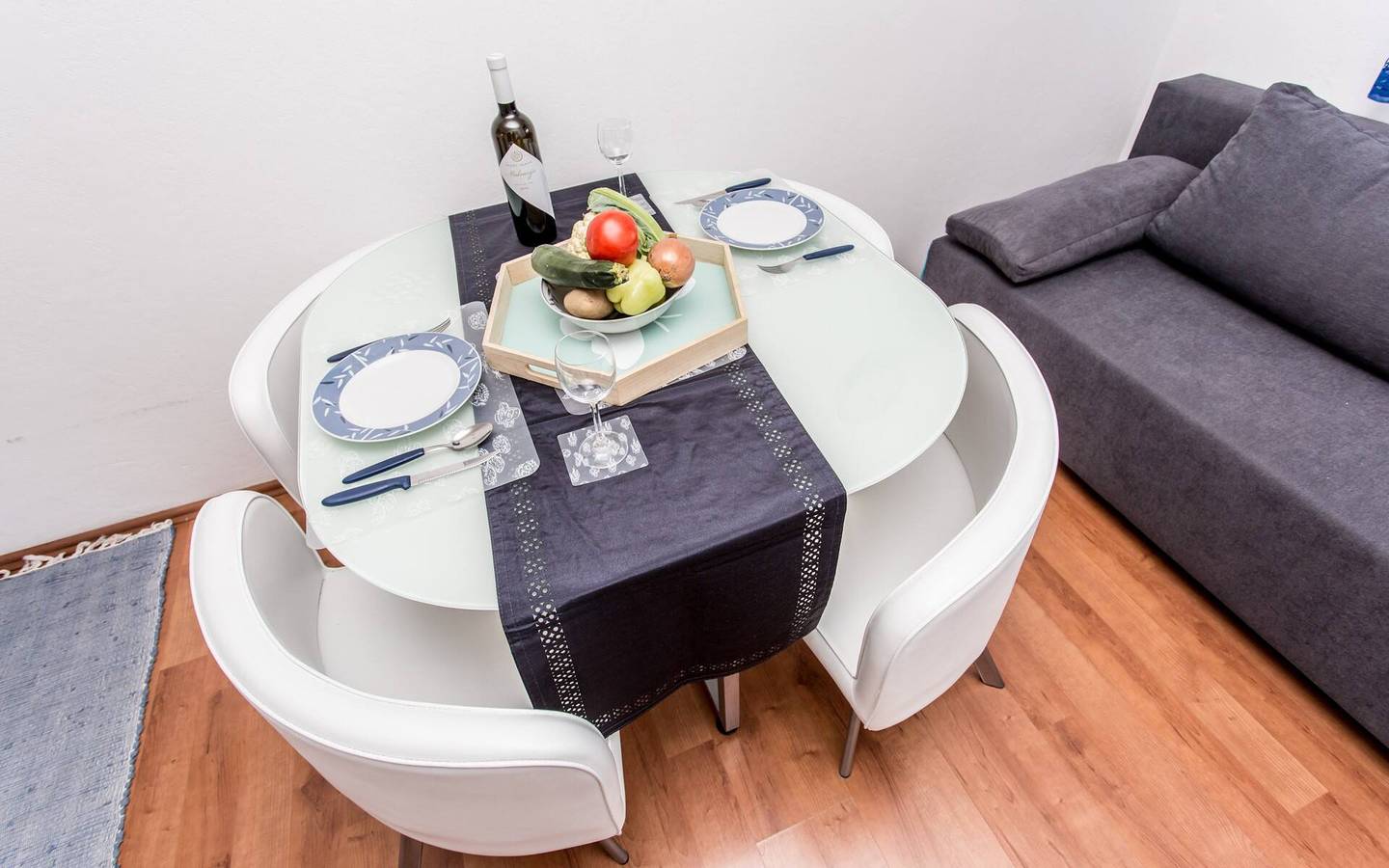 Hel lejlighed, Apartment Zeljko - with Pool, 200 m from the Sea, one bedroom, roofed terrace, private parking, Bbq facilities, outdoor shower, sun loungers in Silo (Krk), Krk