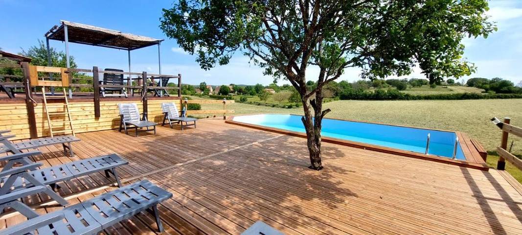 Location de vacances pour 7 personnes, avec vue ainsi que jardin et piscine dans Orniac - 3