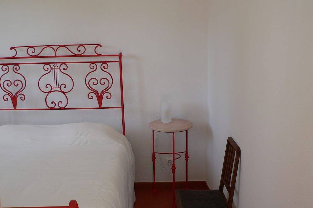 Traditional House surrounded by a large  Garden Near the Beach, Sintra & Cascais in Cascais e Estoril, Costa de Lisboa