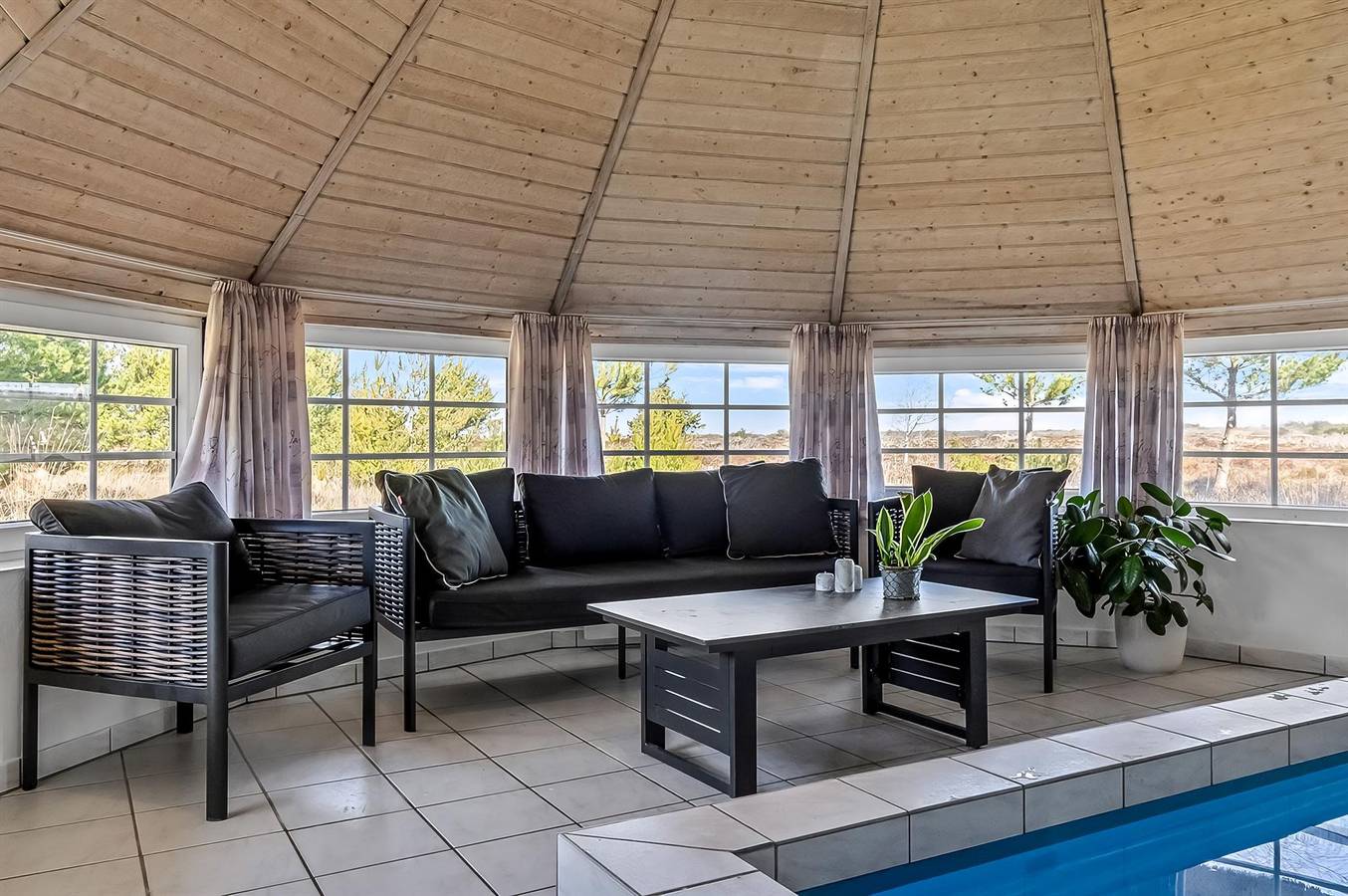 Awesome home in Rømø w/ 6 Bedrooms, Indoor swimming pool and Wifi in Kongsmark, Rømø