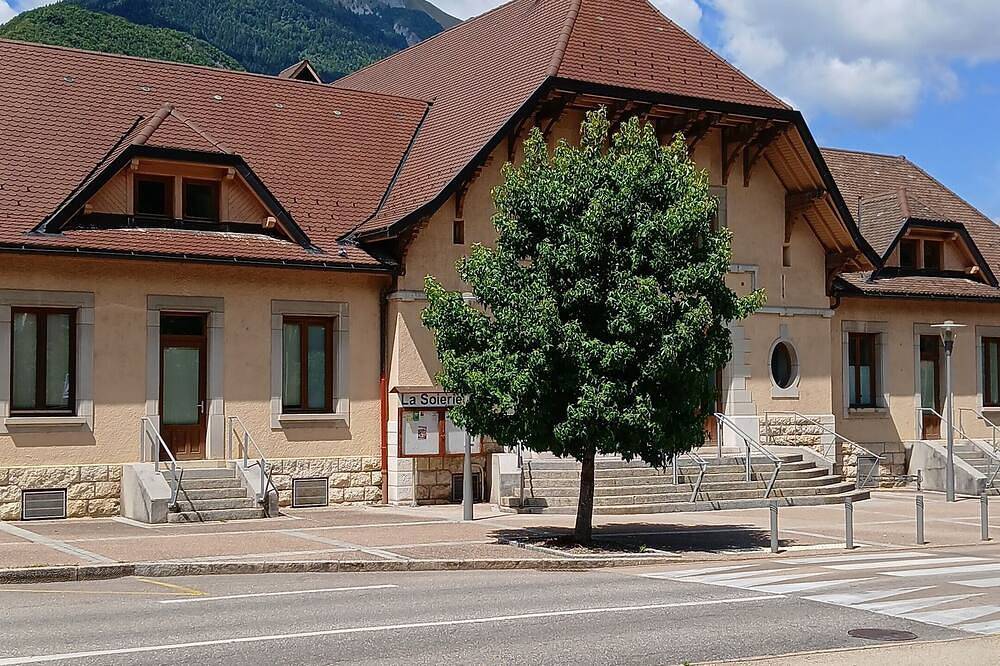 Apartamento entero, Beautiful apartment with garden between lake and mountain in Faverges, Parque natural regional del Macizo de Bauges