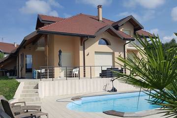 Cottage pour 10 personnes, avec balcon et jardin à Meythet