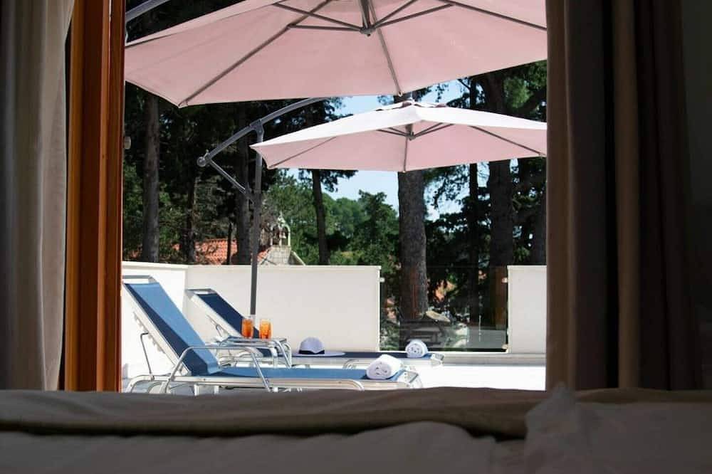 Sonnenverwöhnt: Villa am Meer mit eigenem Pool, Kiesstrand, Dein Bike & Kayak in Šolta (Split-Dalmatien), Rogac