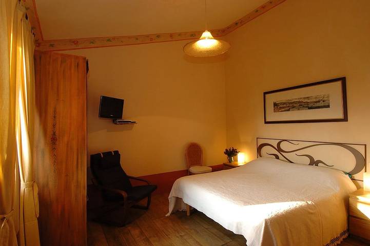 Ferienwohnung für 3 Personen, mit Pool und Garten