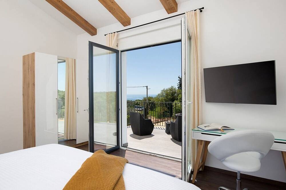 Elegante Villa Dolce Bacio mit Swimmingpool in Kavran, Südküste Istrien