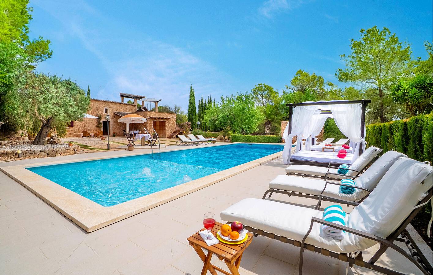 Sonnenterrasse am Pool mit Küche und Grill in Porreres, Mallorca Süden